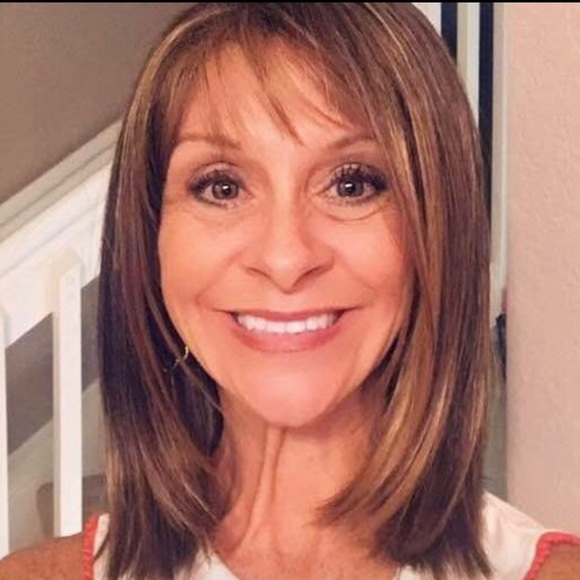 Meet your Posher, Julee - Picture 1 of 1